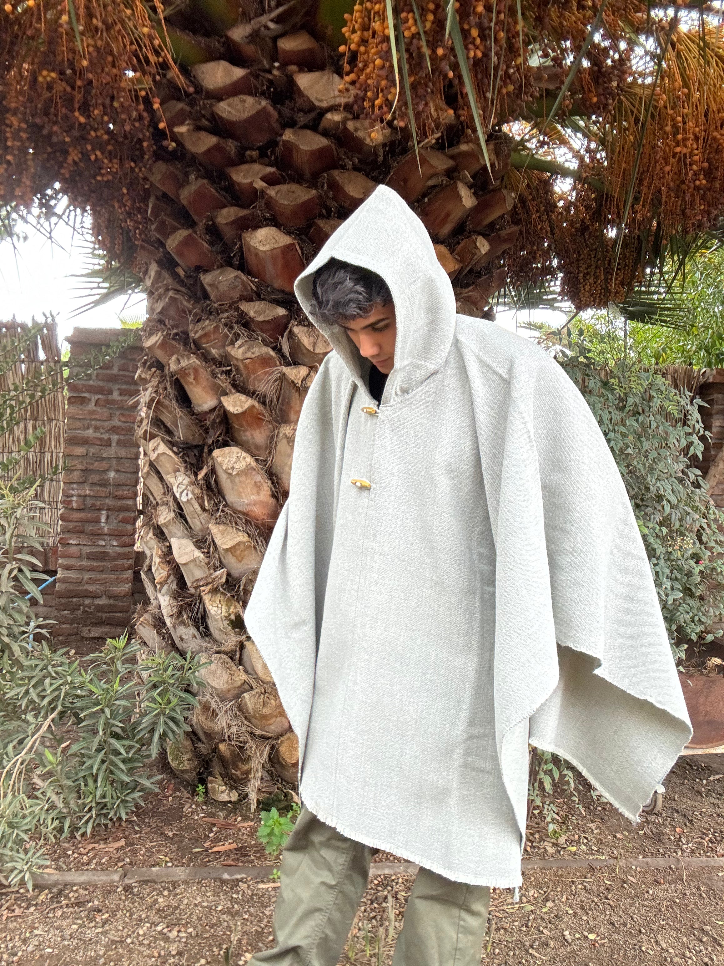 Poncho de Huaso Gris con Capucha